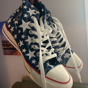 Converse High Top Chuck Taylors. Men’s size 7. Women’s size 9. New.